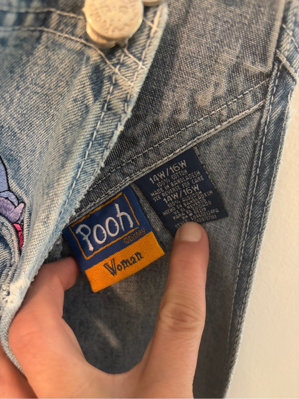 VTG Disney Winnie The Pooh Women’s Denim Bib Overalls Shorts Sz 14w/16w - Picture 4 of 5